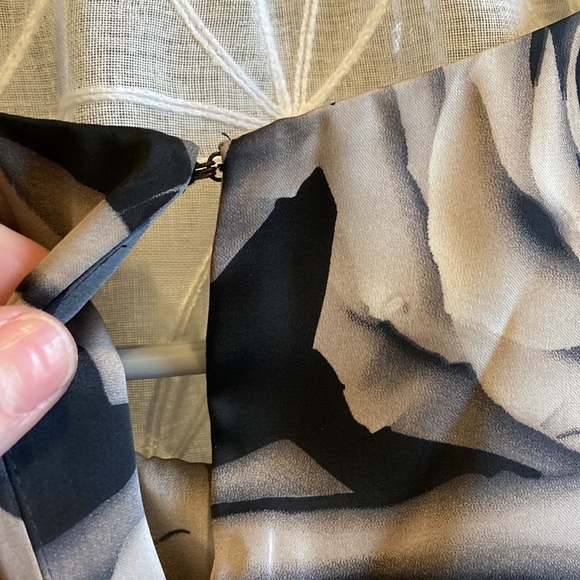 Express Rose sleeveless top - Picture 5 of 10